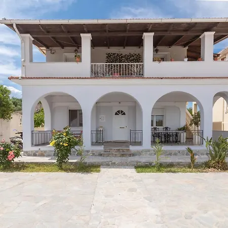 Apartment Vini